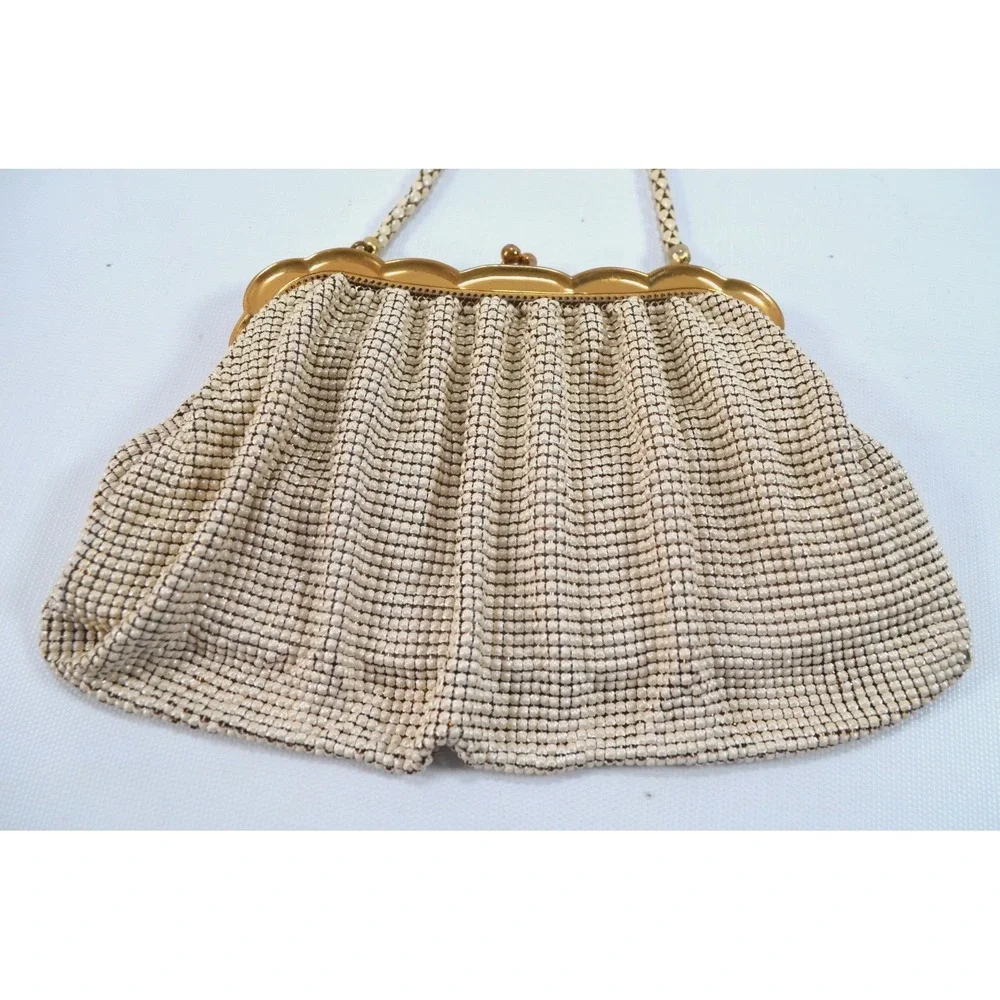 Vintage Whiting & Davis Cream Color Metal‎ Mesh Chainmail Coin Purse Kiss Lock